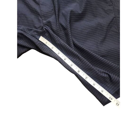 Under Armour performance short 32×10 blue/black striped,logo,nylon heatgear - Picture 3 of 7